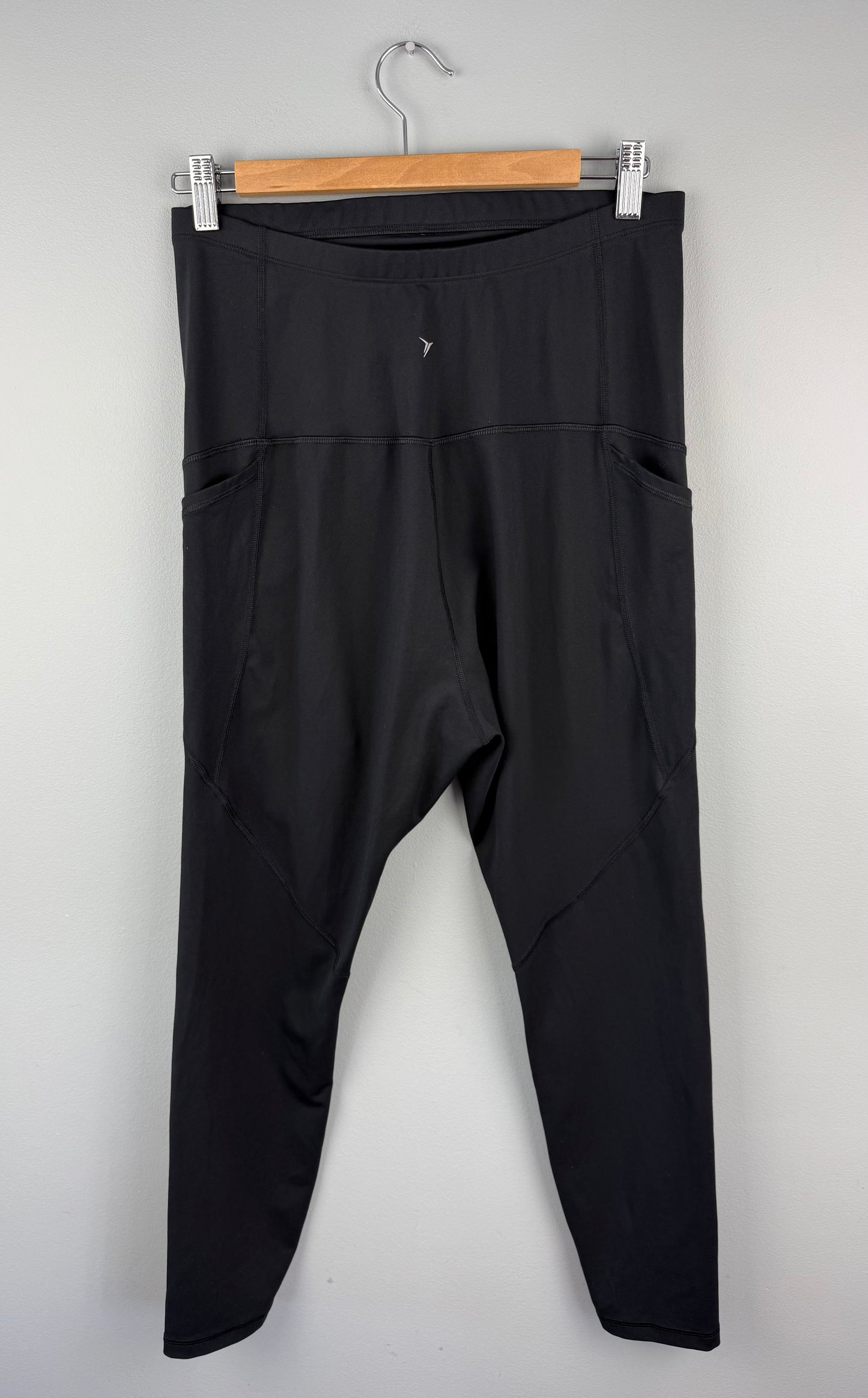 Old Navy Maternity Medium Elevate Legging