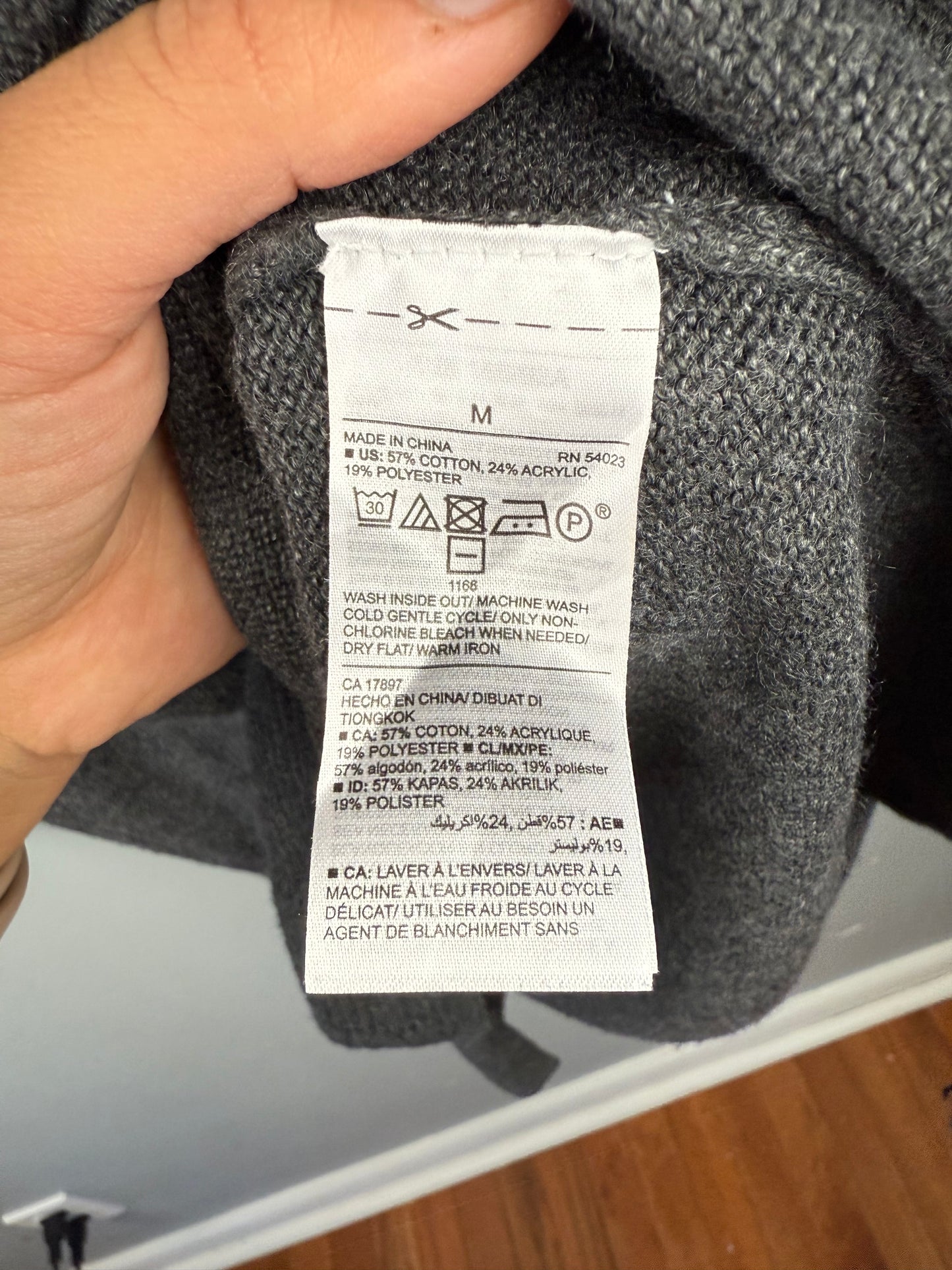 Old Navy Women’s Medium Knit Sweater