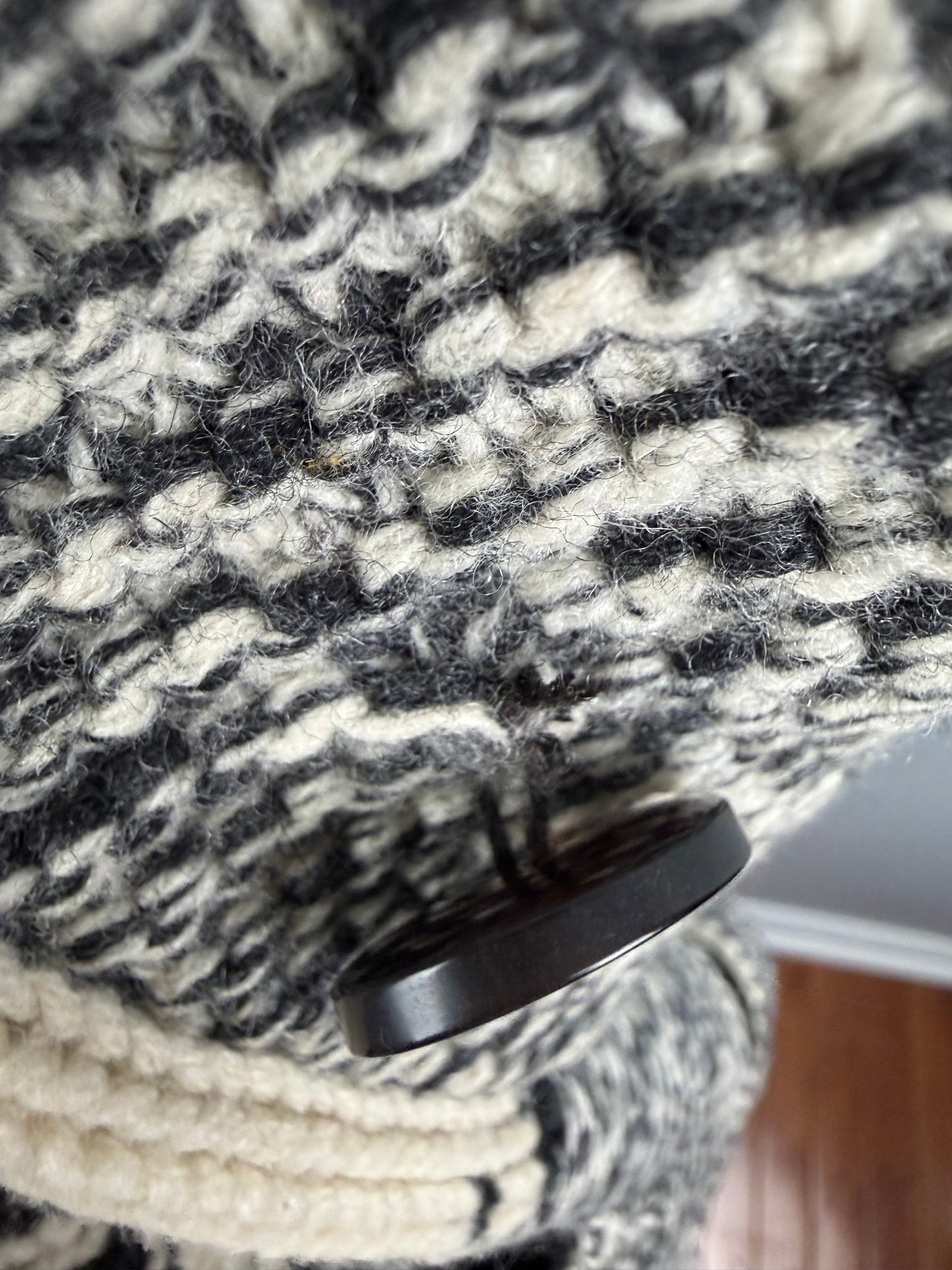 TNA Women’s Medium Lambswool Cardigan