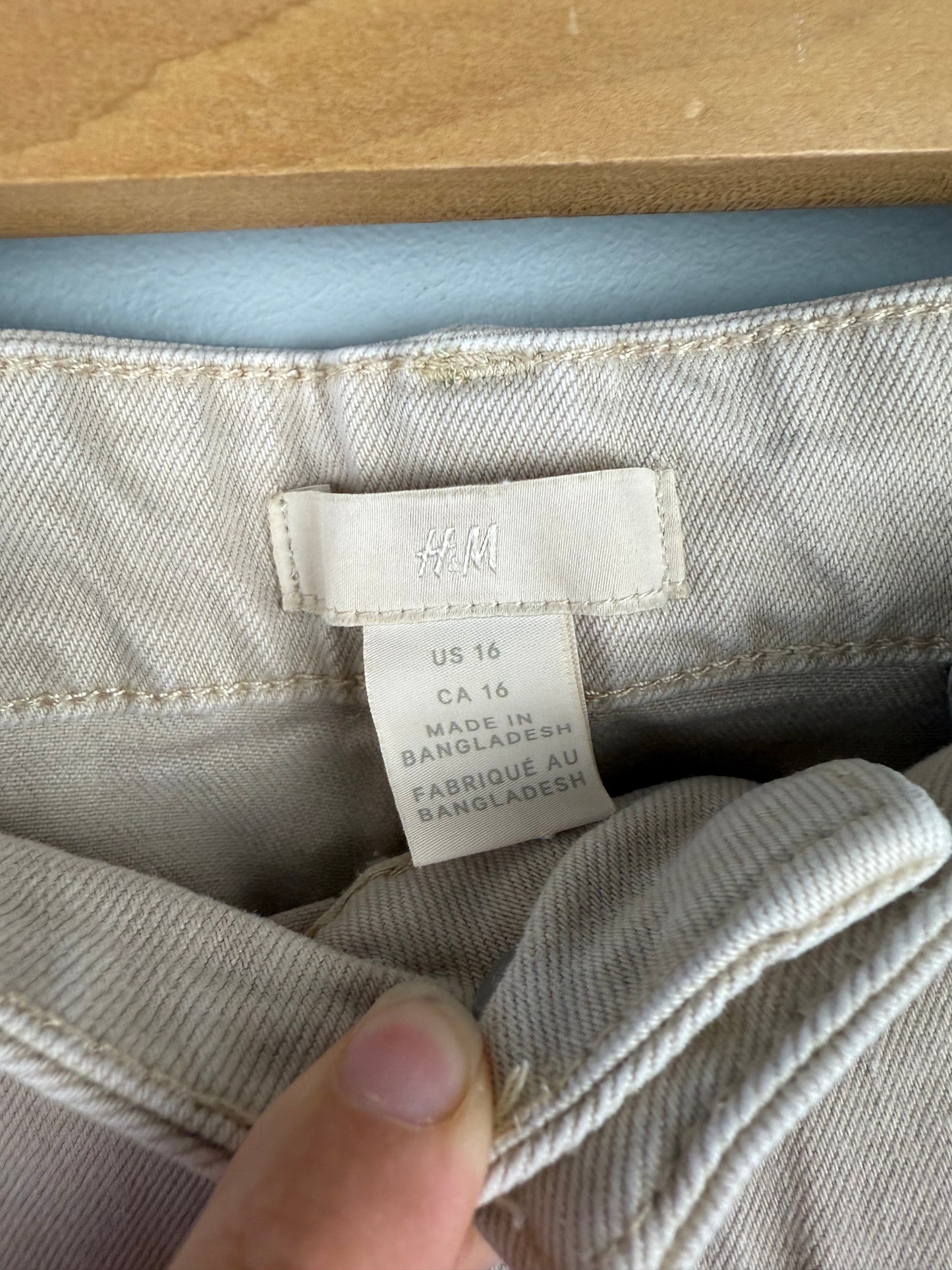 H&M Women’s 16 High Waisted Jean
