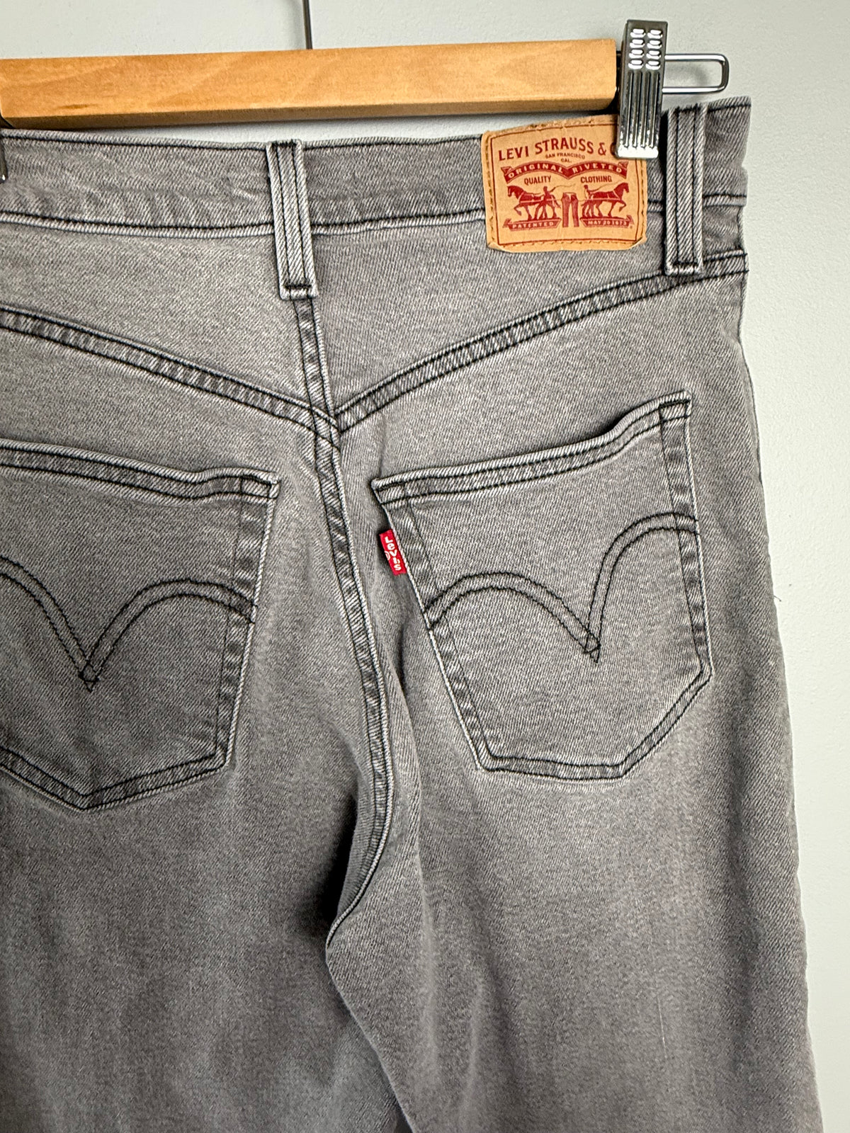 Levi's Women's 27 Ribcage Straight Ankle Jean