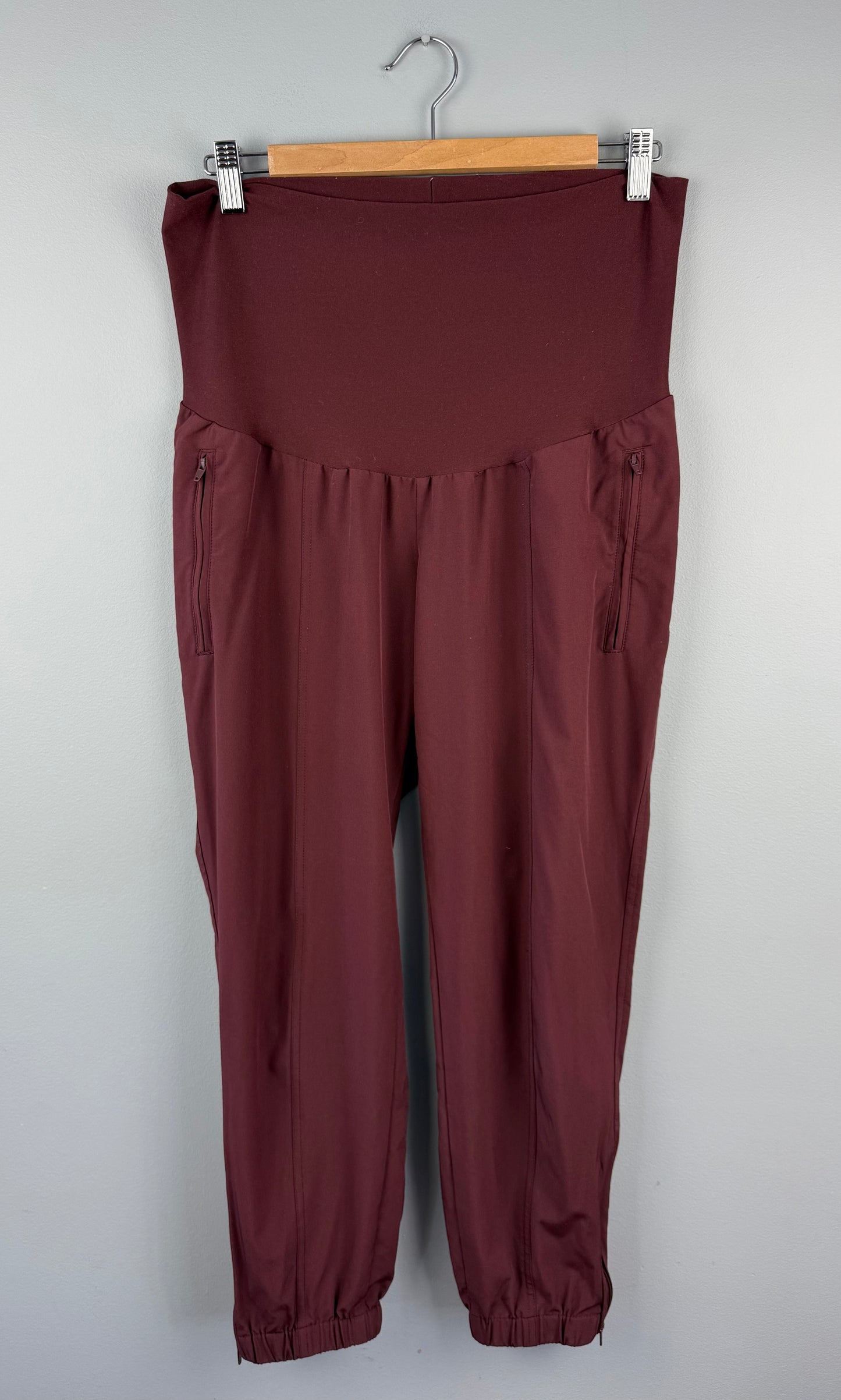 Old Navy Maternity Medium Stretchtech Joggers