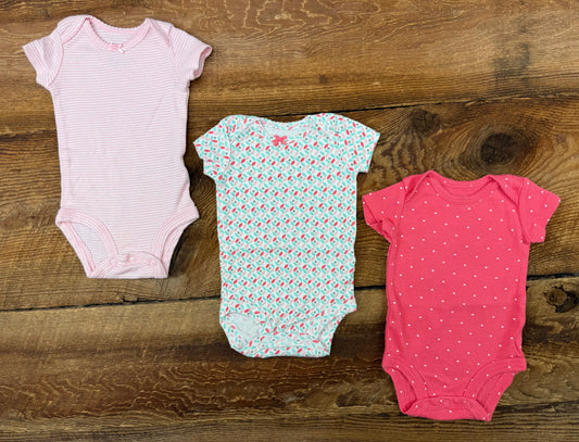 Carter’s NB Onesie Set
