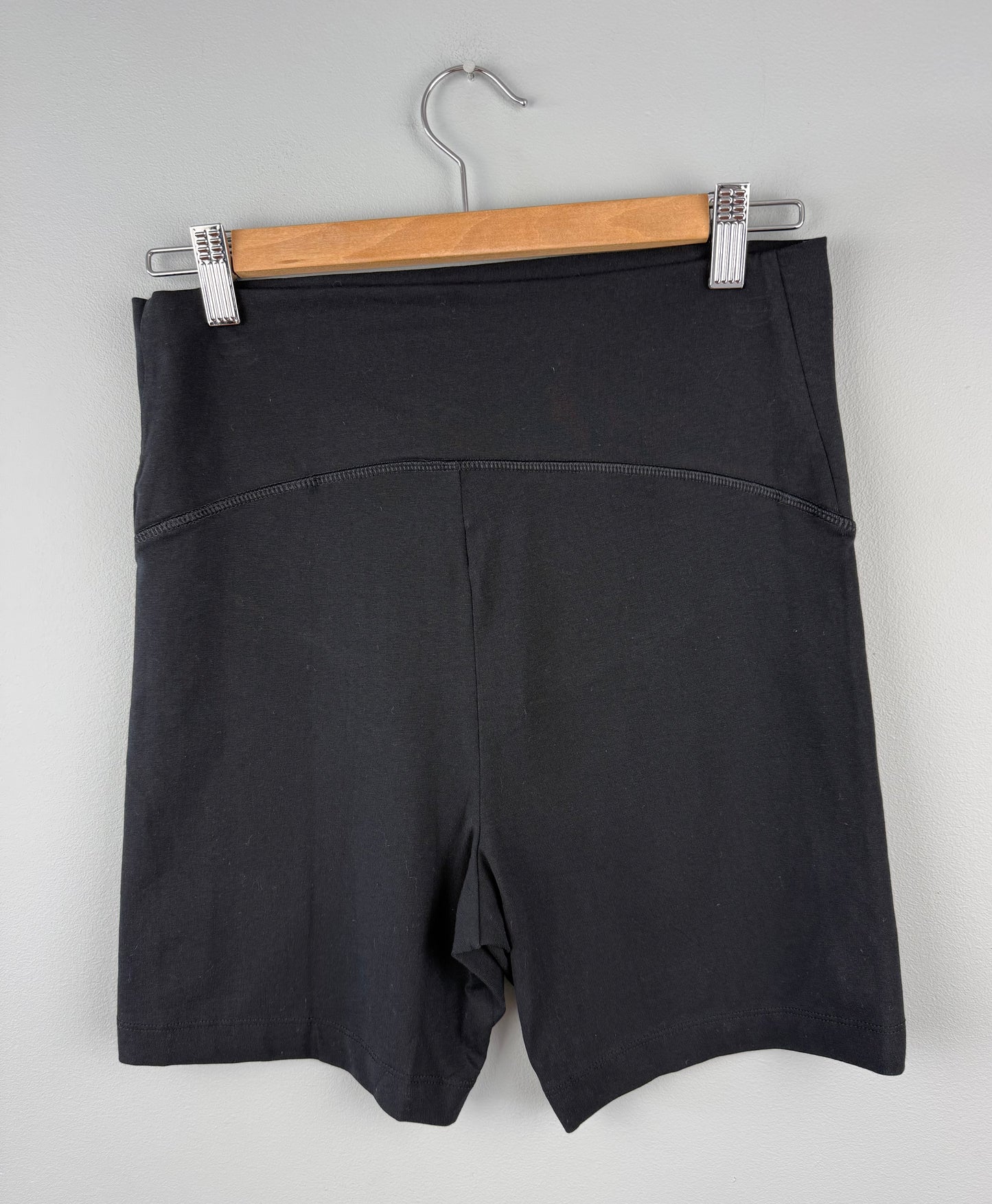 Old Navy Maternity Medium Stretch Short