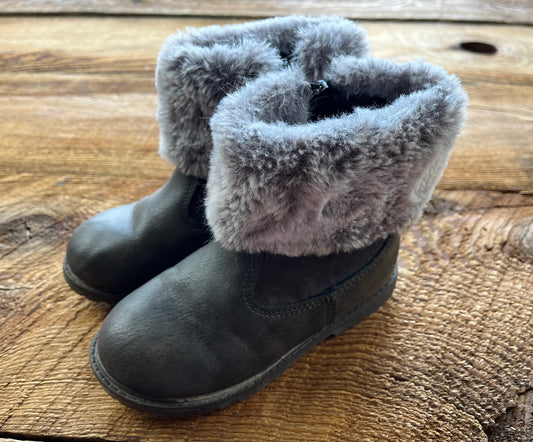 Oshkosh 9T Fur Boot