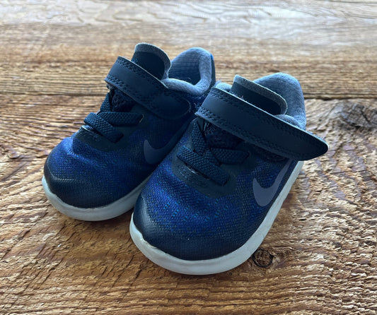 Nike Infant size 2 Running Shoe