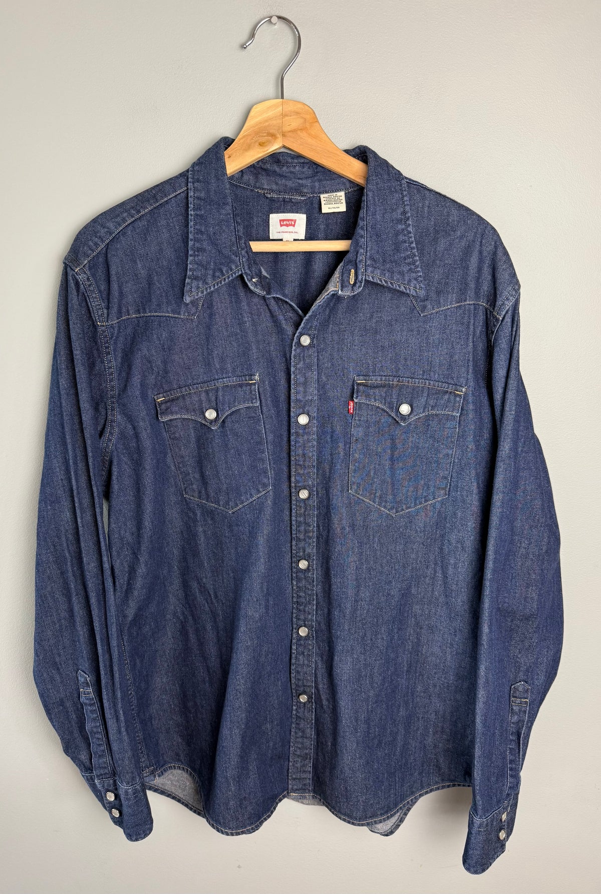 Levi’s Women’s XL Jean Shirt