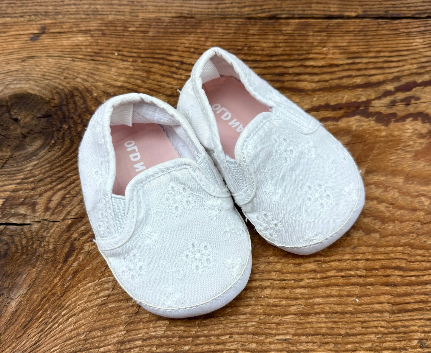 Old Navy 3-6M Eyelet Shoe
