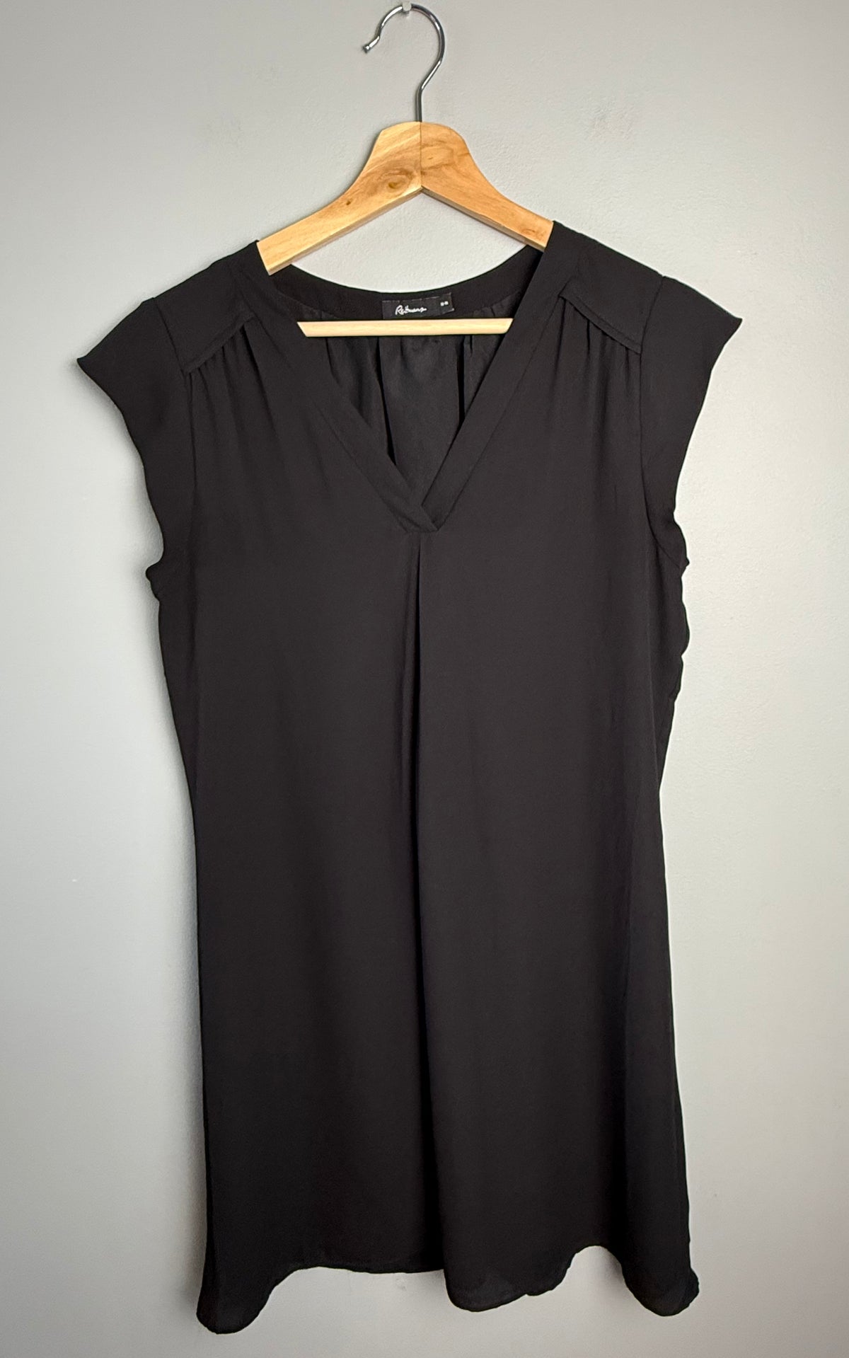 Reitman's Women's Medium V-neck Dress