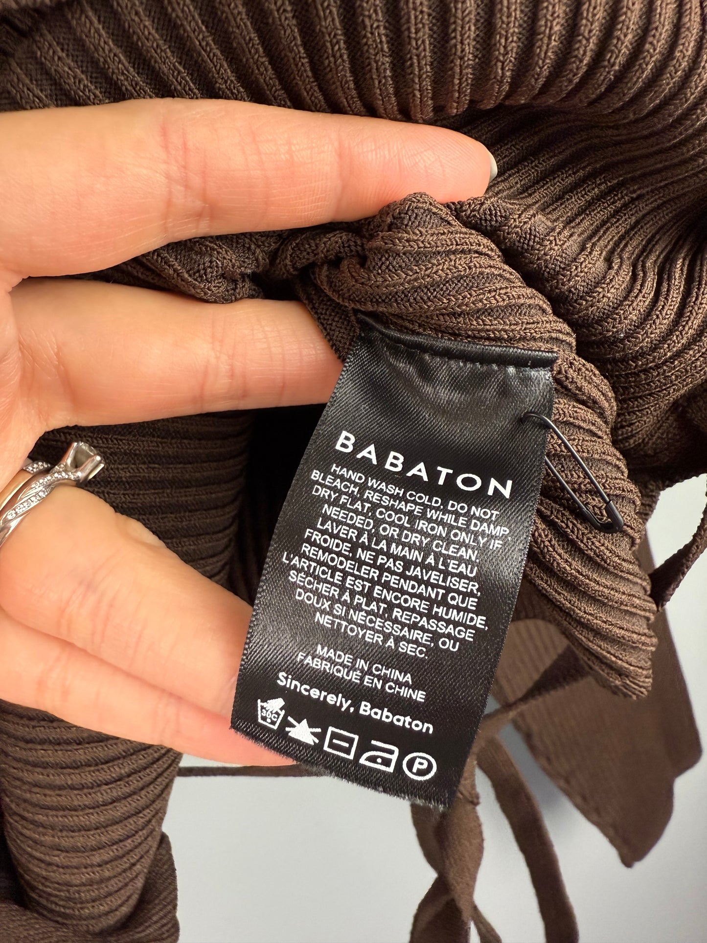 Babaton Women’s 2XL Ribbed Open back Sweater