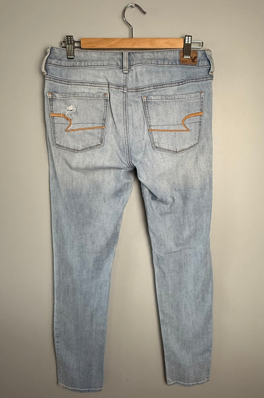 American Eagle Women’s 6 Distressed Skinny Jean
