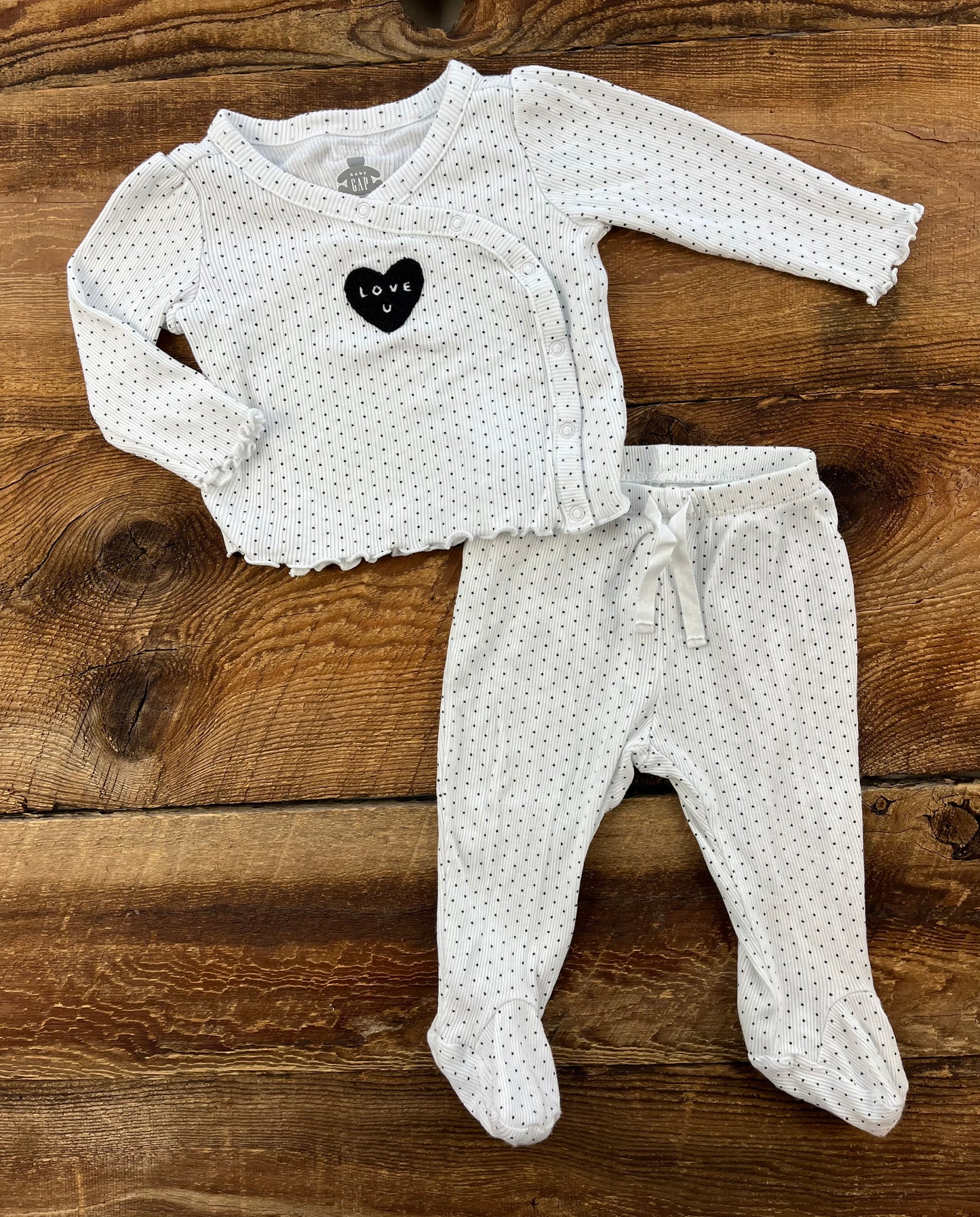 Gap 6-9M Ribbed Love U Outfit