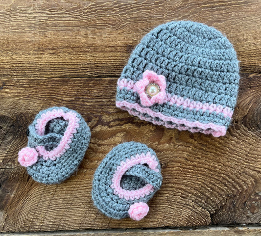 Infant Knit Toque & Slippers