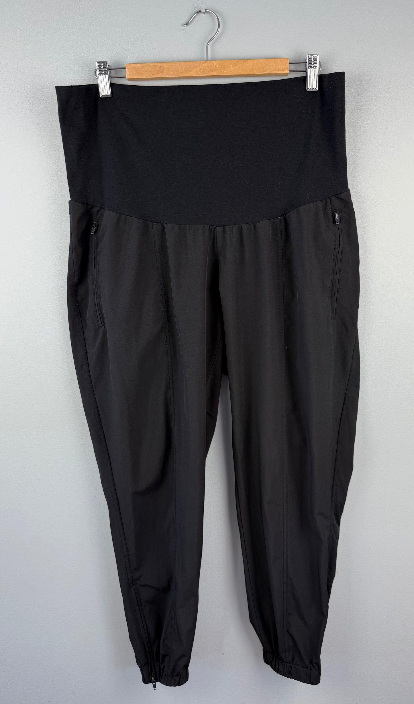 Old Navy Maternity Large Stretchtech Jogger