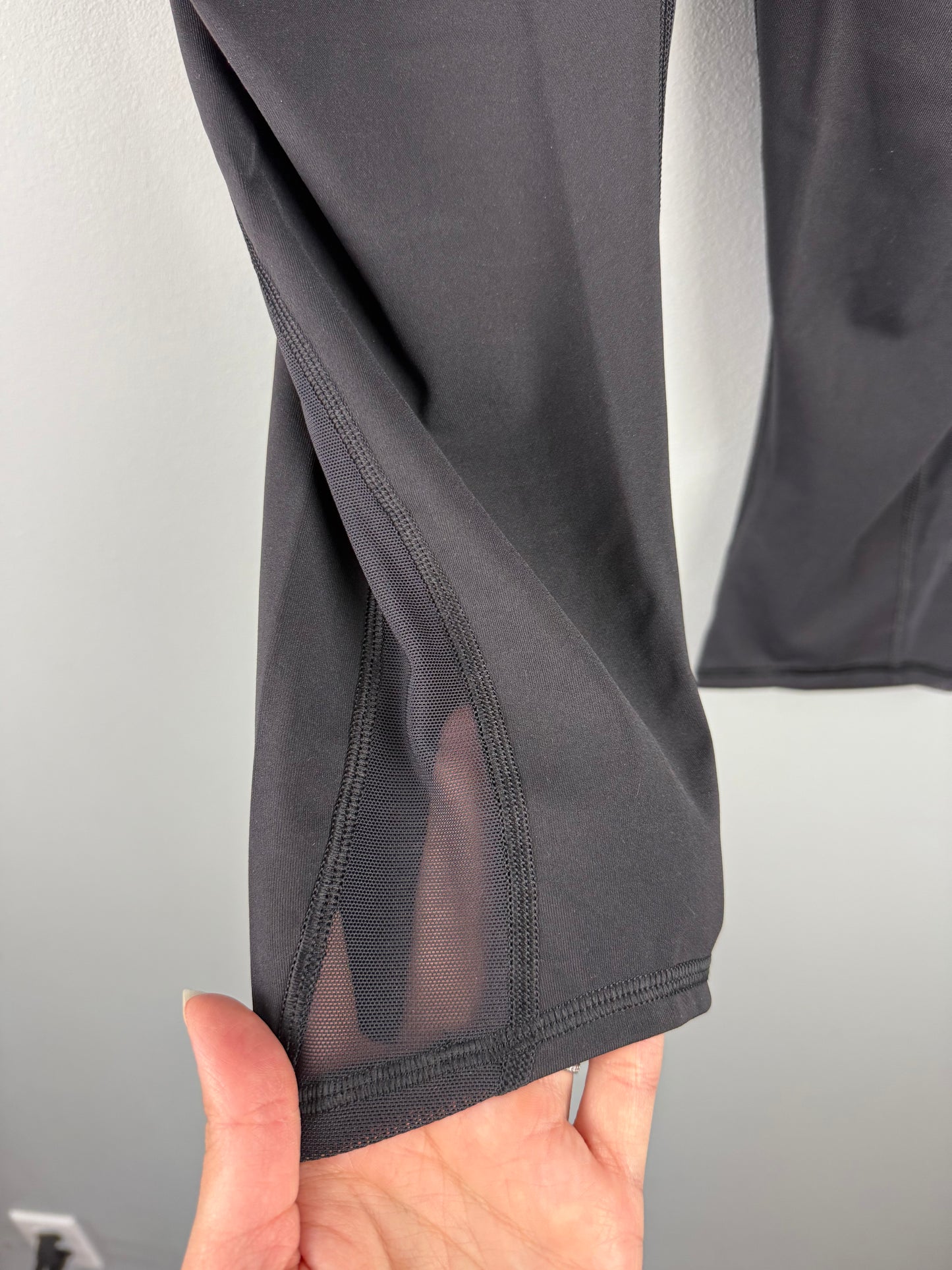 Lululemon Women’s 6 3/4 Mesh Legging