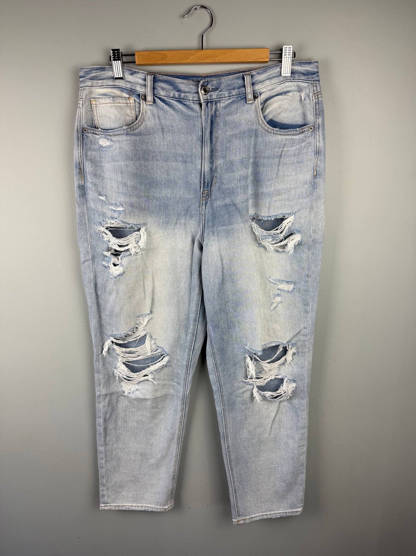 American Eagle Women’s 14S Distressed Mom Jean