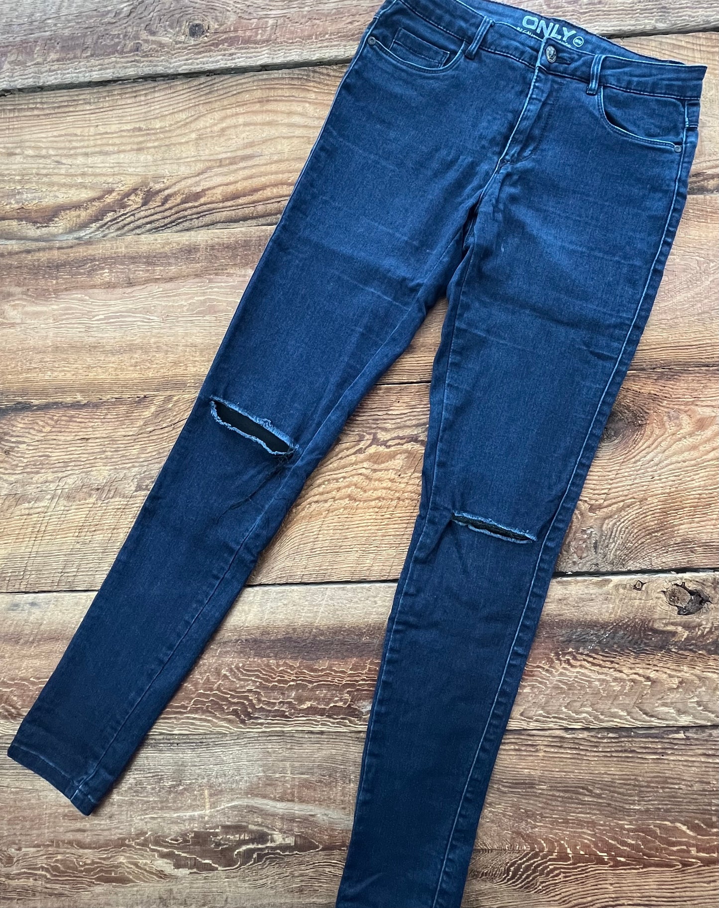 ONLY Women’s size 32 Distressed Skinny Jean