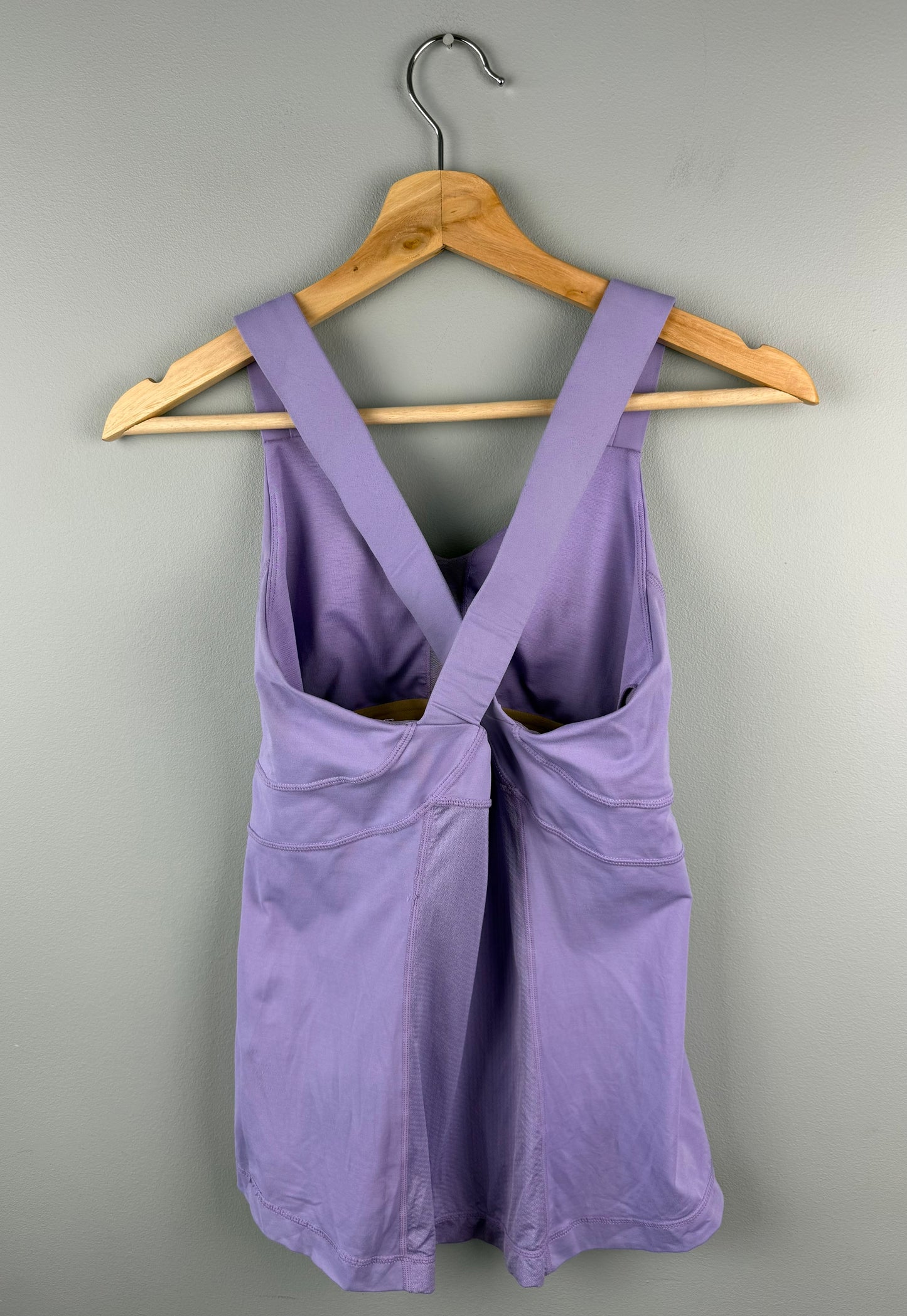 Lululemon Women’s 8 Tank with Bra