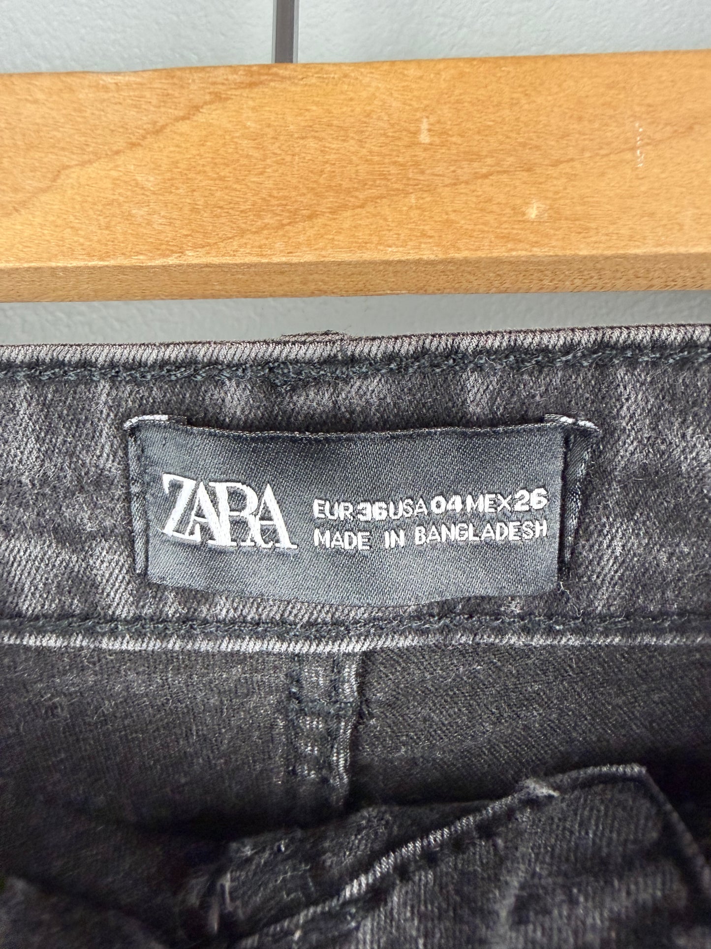Zara Women’s 4 Distressed Skinny Jean