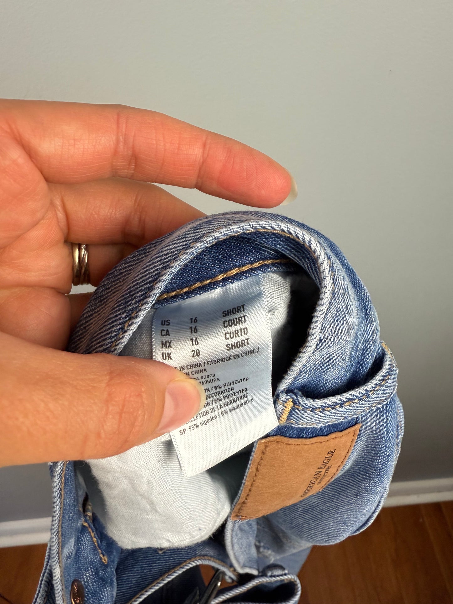 American Eagle Women’s 16S Distressed Mom Jean