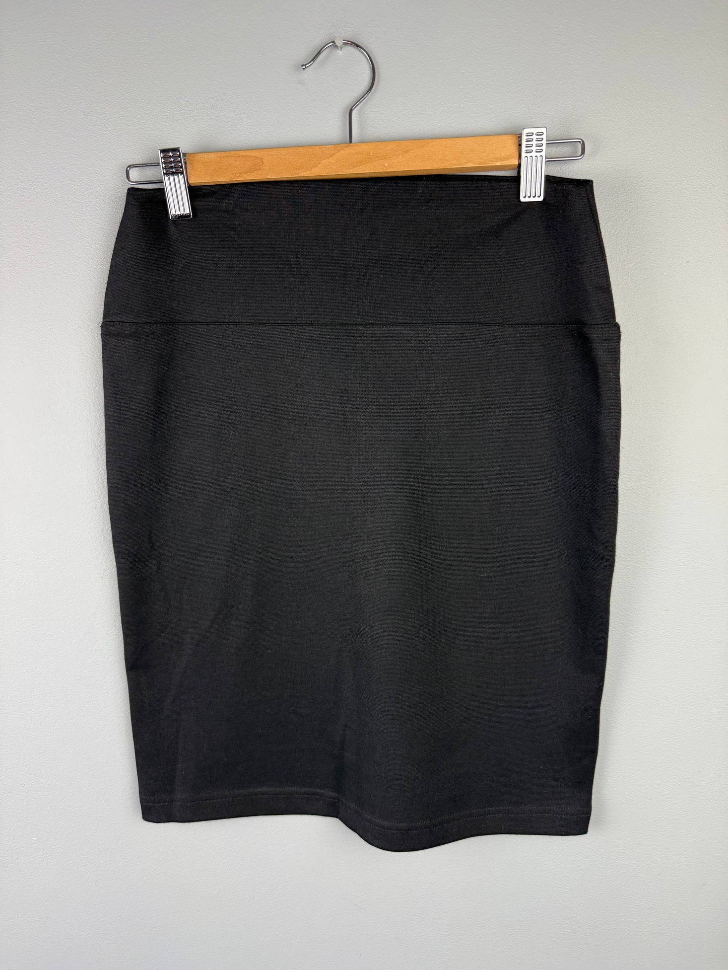 La Classe Couture Women’s Small Mini Skirt