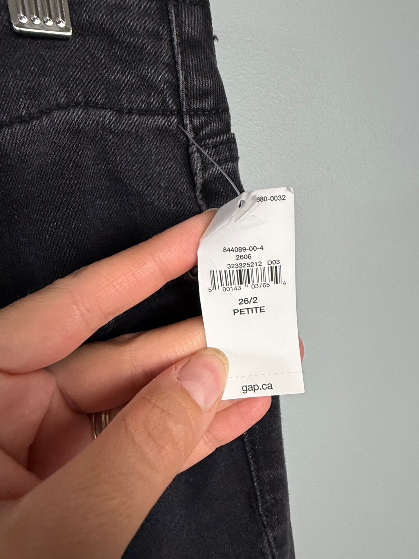 Gap Women’s 26/2 Petite Long & Low Rise Jean
