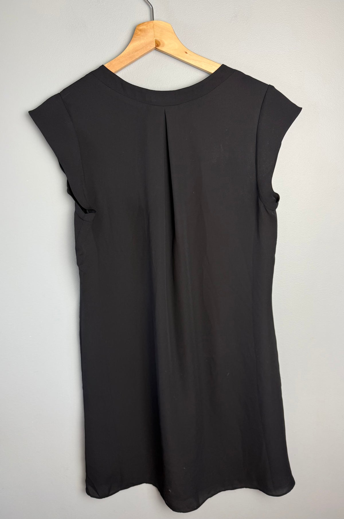 Reitman's Women's Medium V-neck Dress