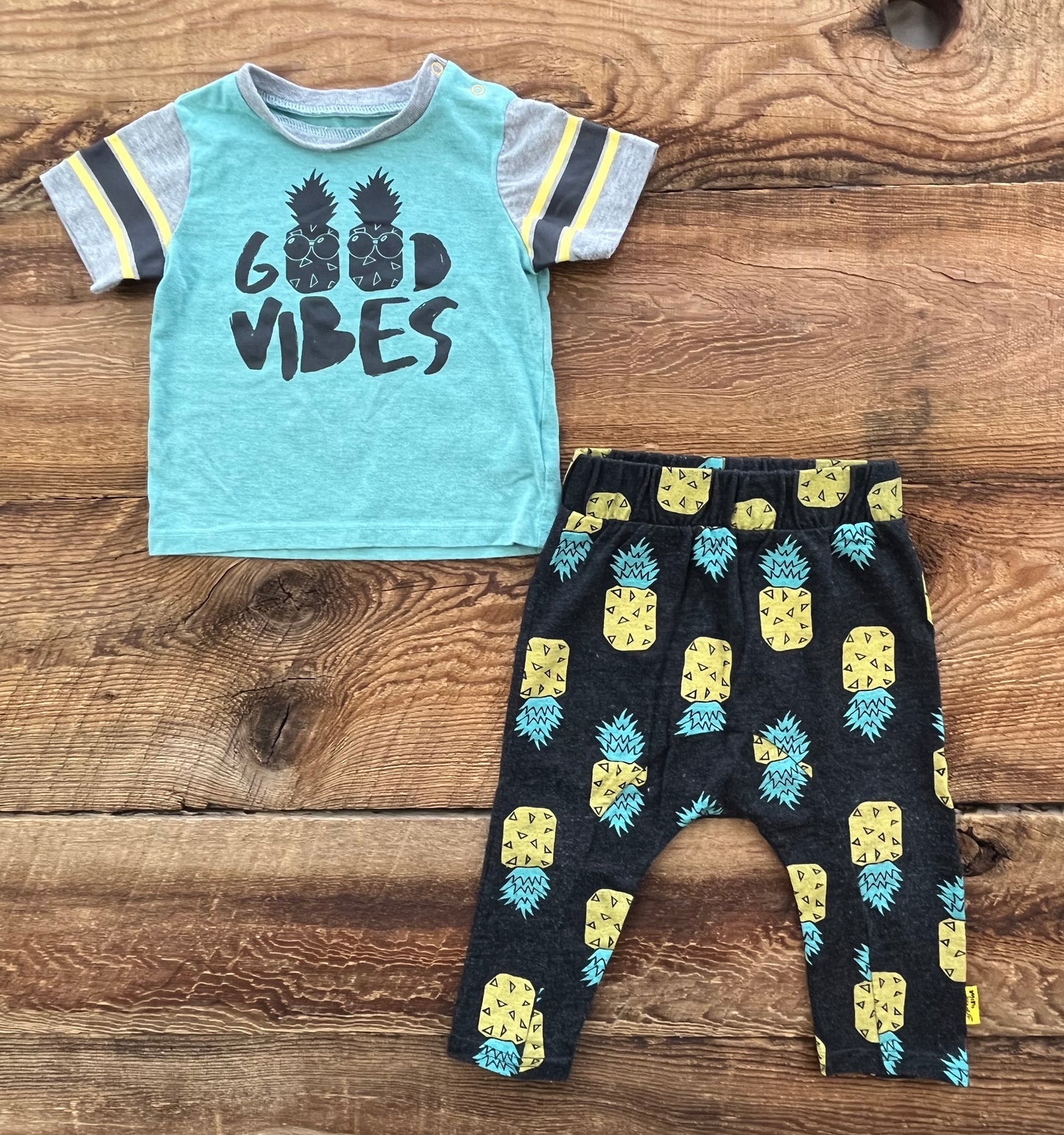 Mini Heroes 12M Good Vibes Outfit