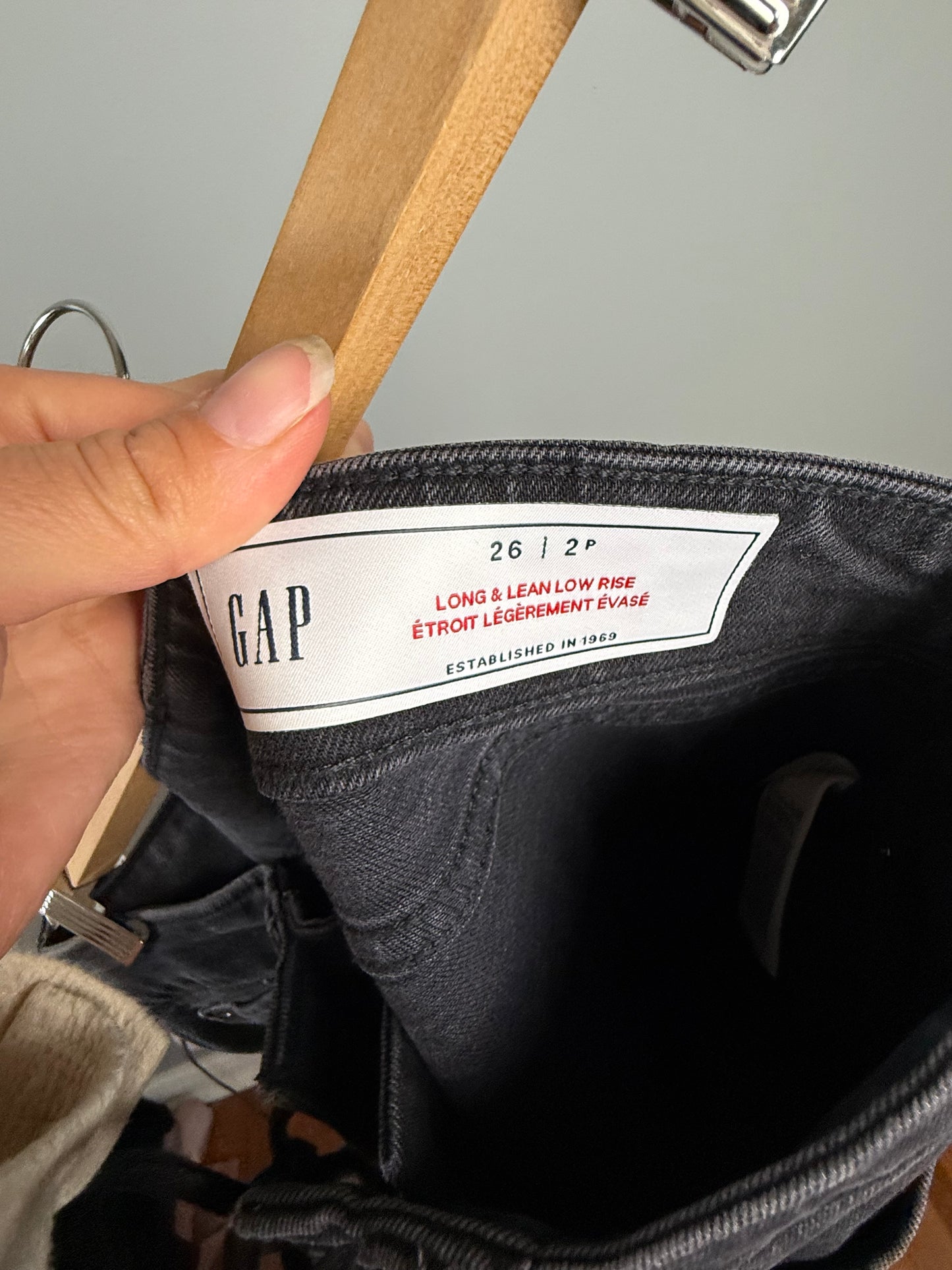 Gap Women’s 26/2 Petite Long & Low Rise Jean