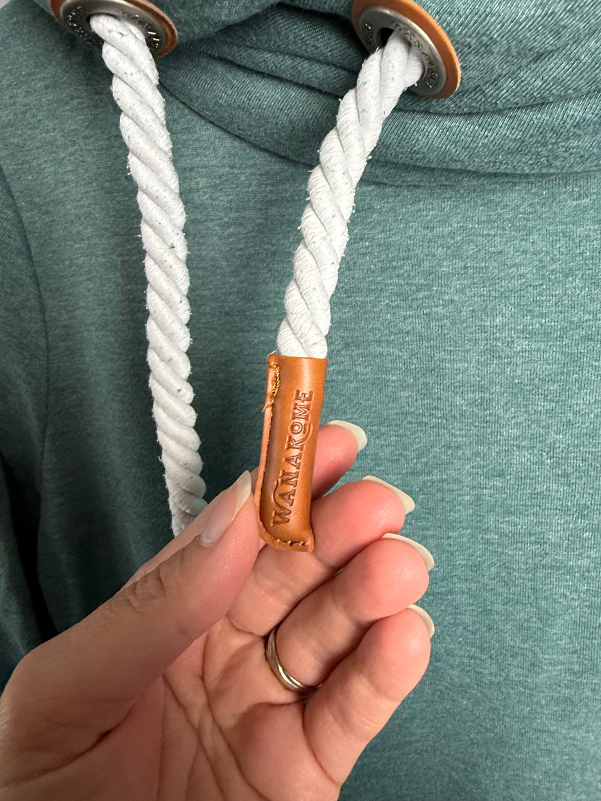 Wanakome Women's Medium Hoodie