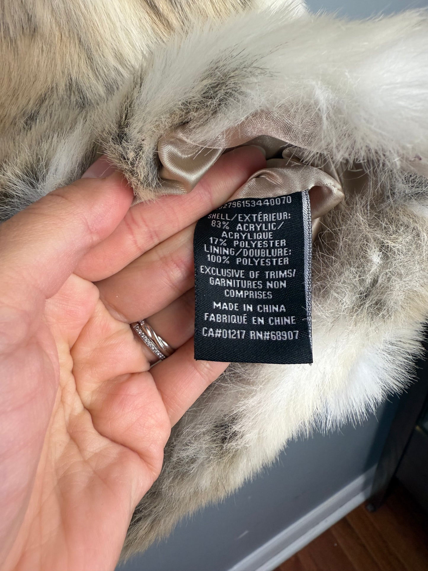 Le Chateau Women’s Medium Faux Fur Vest