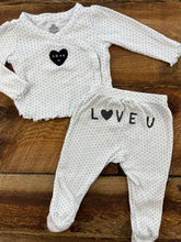 Load image into Gallery viewer, Gap 6-9M Ribbed Love U Outfit
