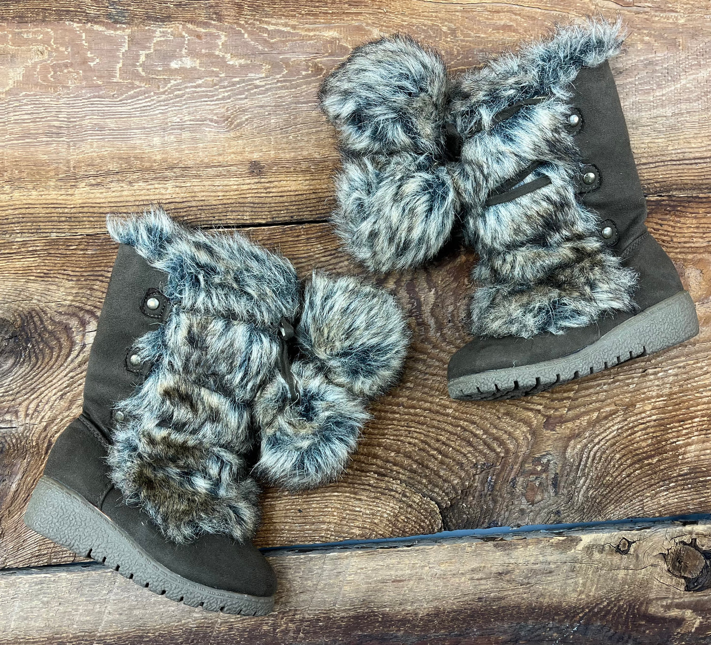 Old Navy 7T Fur Wedge Boot