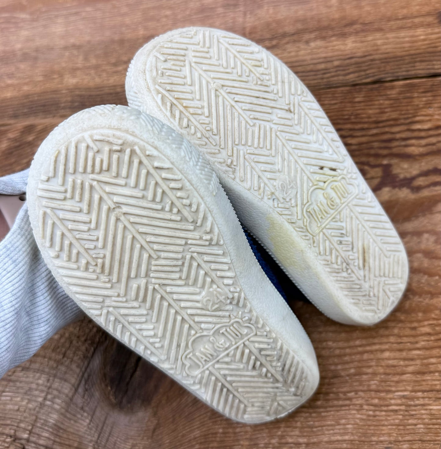 Jan & Jul 24C (8C) Slip on Knit Shoe
