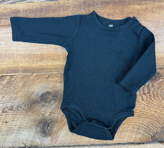 H&M 3M Ribbed Onesie