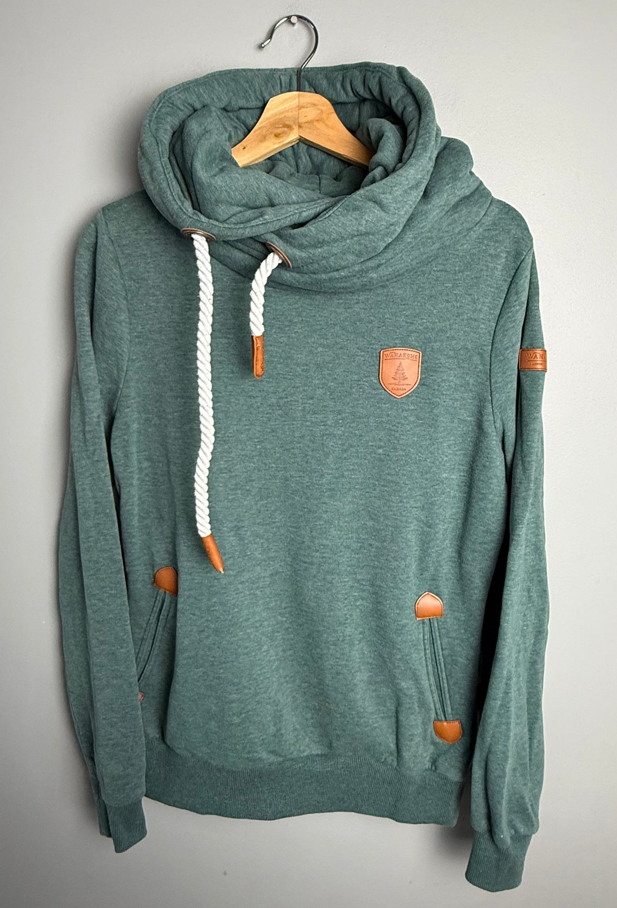 Wanakome Women's Medium Hoodie