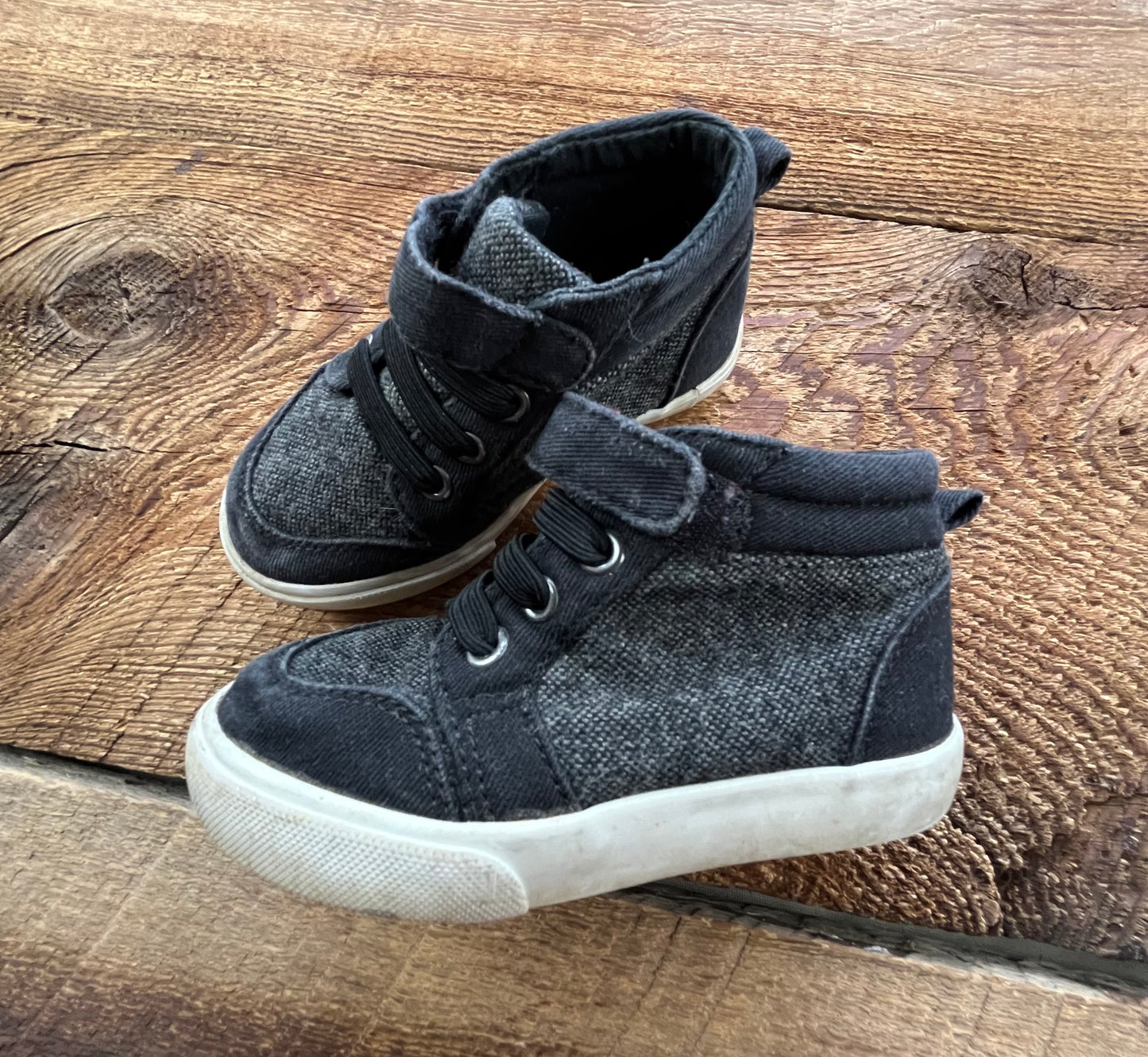 Gymboree 7T high top Shoe