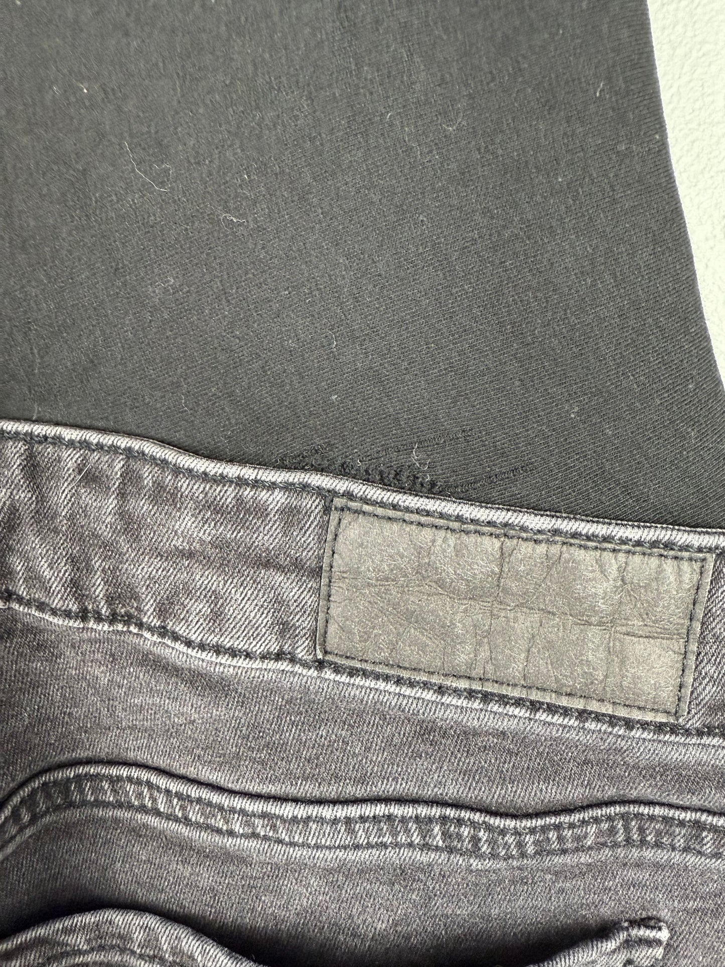 H&M Maternity 10 Boyfriend Jean