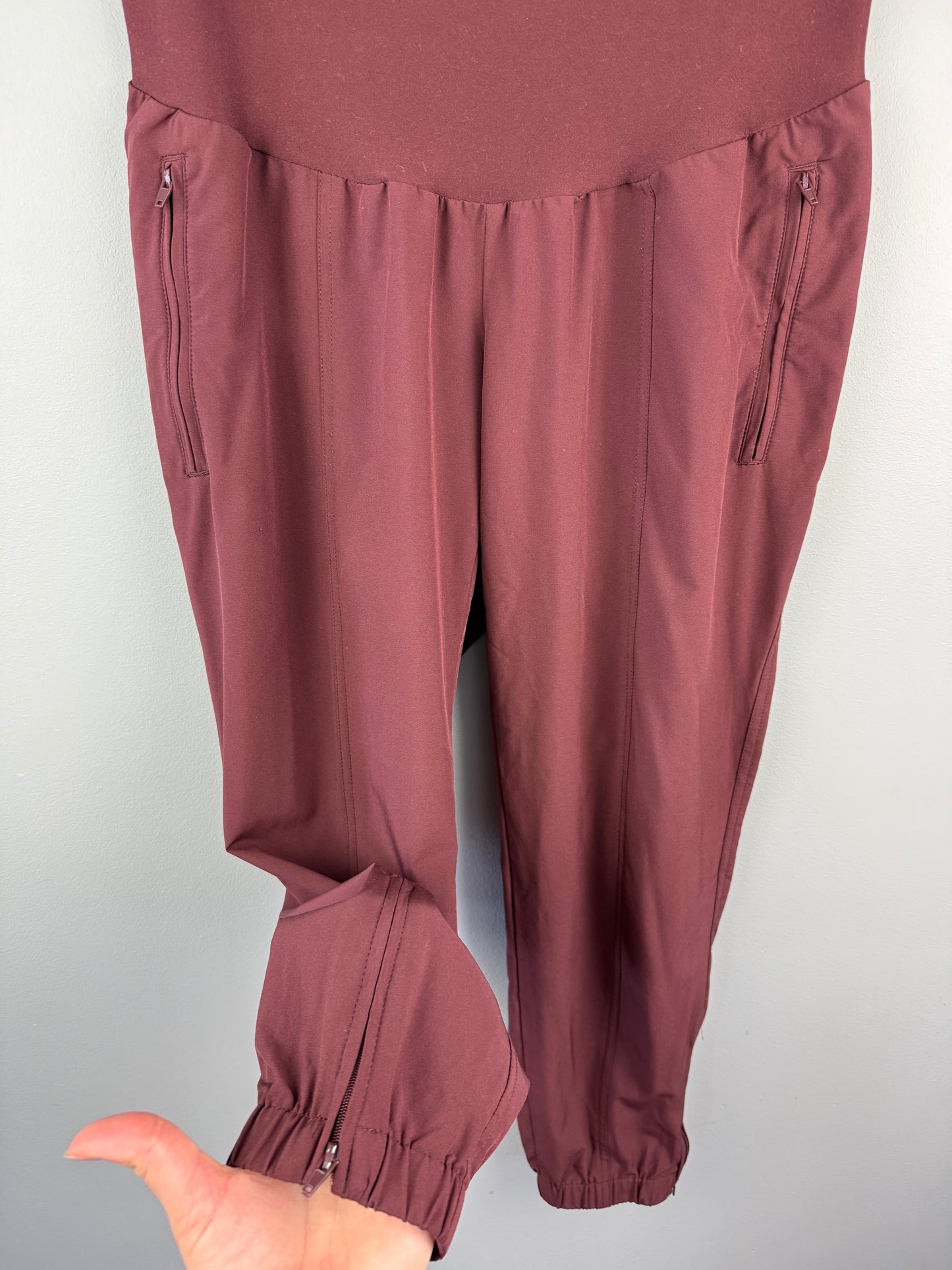 Old Navy Maternity Medium Stretchtech Joggers