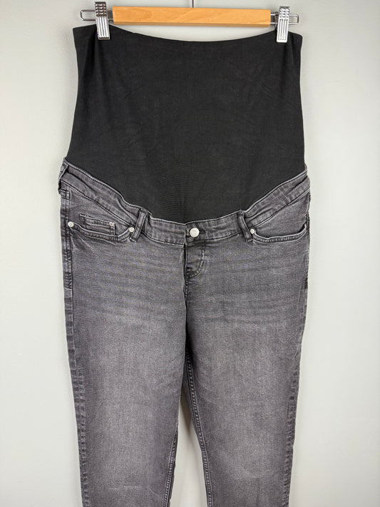 H&M Maternity 10 Boyfriend Jean